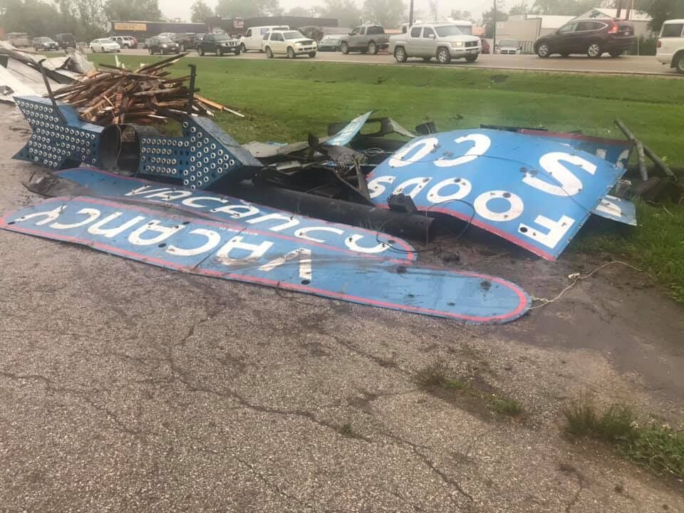Randle's Court - Damaged Sign